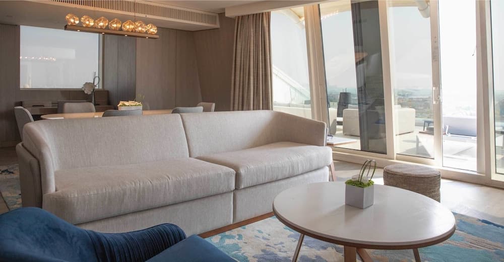 Jumeirah Beach Hotel Dubai - Image 3