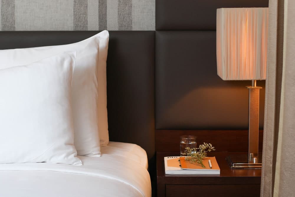 Dubai Marine Beach Resort & Spa - Image 5