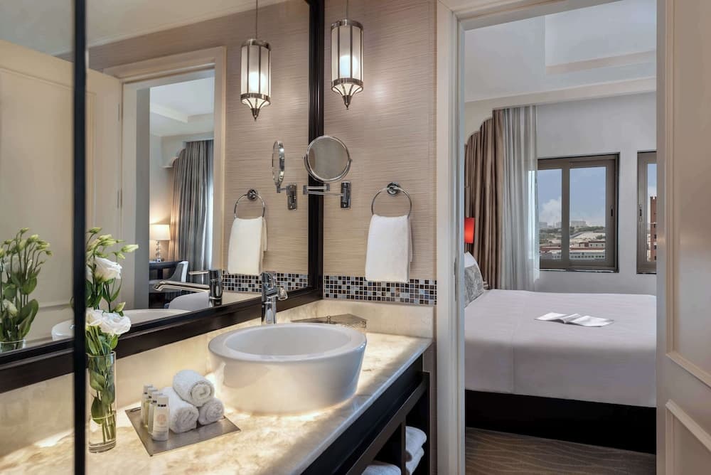 Oaks Ibn Battuta Gate Dubai - Image 2