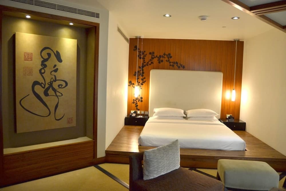 Sheraton Dubai Creek Hotel & Towers - Image 5